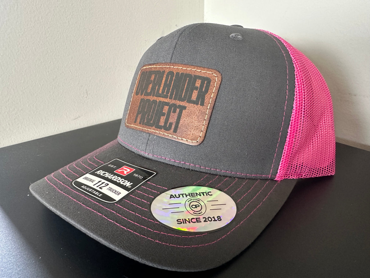 The Lady - Richardson 112 Grey / Pink Mesh